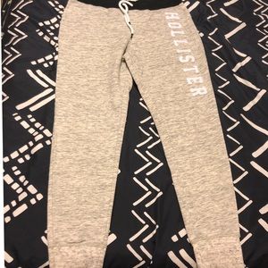 Hollister joggers